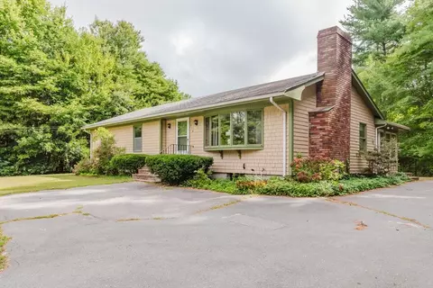 216 County Rd, Freetown, MA 02717
