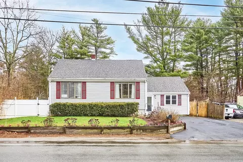 182 Pond St, Rockland, MA 02370