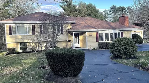 93 Highland Ave, Dartmouth, MA 02747