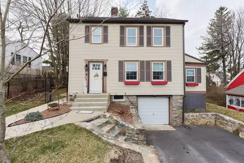 14 Cardinal Dr, Worcester, MA 01602