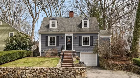 82 Risley Rd, Chestnut Hill, MA 02467 photo 2