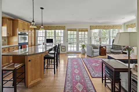 82 Risley Rd, Chestnut Hill, MA 02467 photo 3