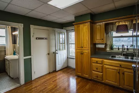 11 Chilmark St, Worcester, MA 01604 photo 7