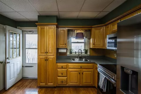 11 Chilmark St, Worcester, MA 01604 photo 5