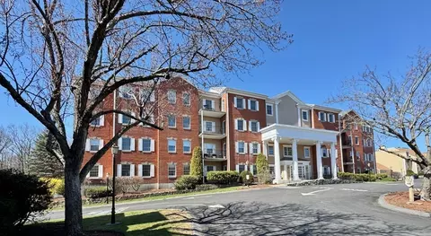 70 Weatherly Dr #203, Salem, MA 01970