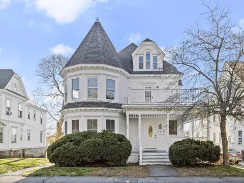 499 High St #499, Lowell, MA 01852