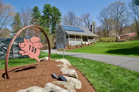 139 Warren St, Upton, MA 01568