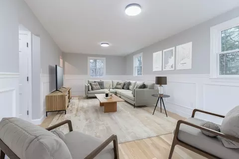 18 Longmeadow Dr, Canton, MA 02021 photo 2