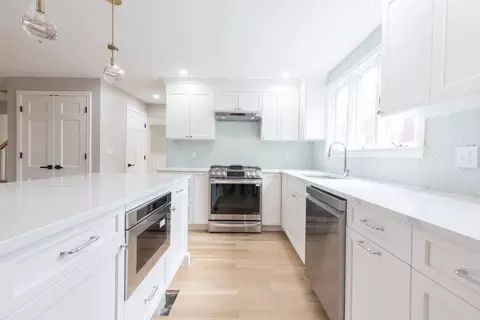 18 Longmeadow Dr, Canton, MA 02021 photo 5