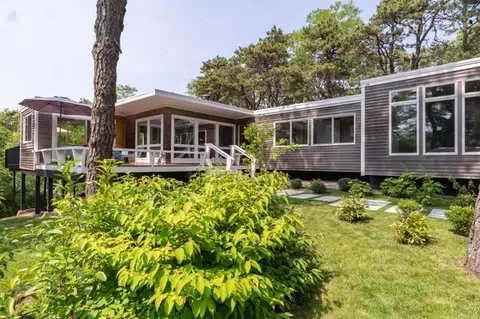 4 Depot Ln, Truro, MA 02666