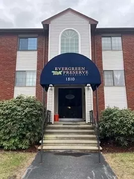 1810 Skyline Dr #11, Lowell, MA 01854