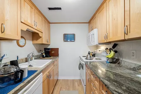 Kitchen - 36 Wharf Path #36, Marblehead, MA 01945 photo 1 of 2