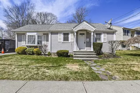 402 Elsbree St, Fall River, MA 02720