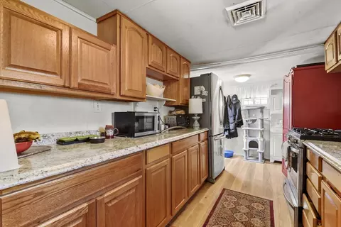 402 Elsbree St, Fall River, MA 02720 photo 9