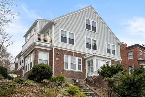21 Colbourne Cres #1, Brookline, MA 02445