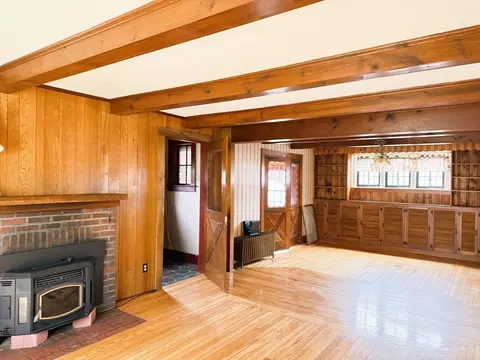 Living - 4 Gareau Ave, Ware, MA 01082 photo 3 of 5