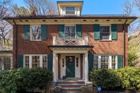 41 Edge Hill Rd, Chestnut Hill, MA 02467