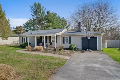 39 Davis St, Hanover, MA 02339