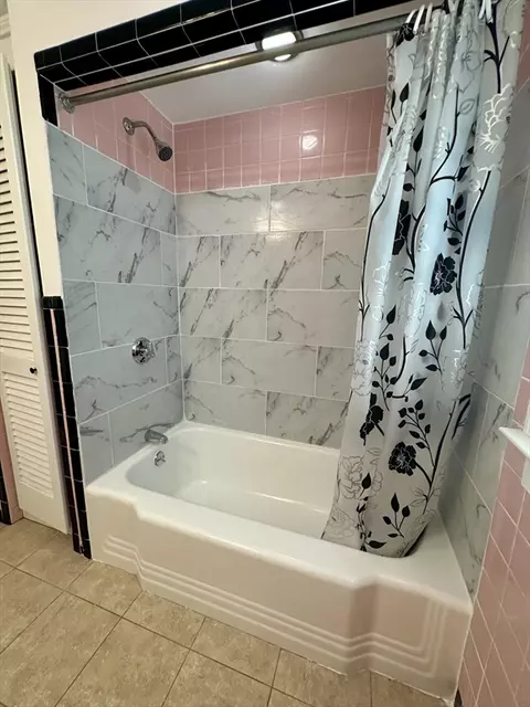 Bath - 137 Carroll St, Springfield, MA 01108 photo 2 of 3