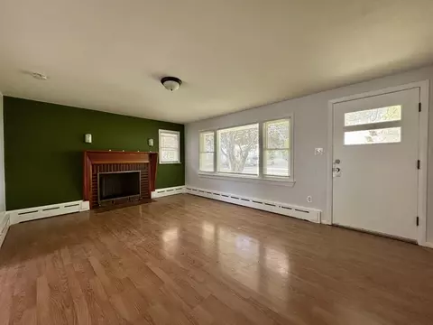 Living - 137 Carroll St, Springfield, MA 01108 photo 1 of 3