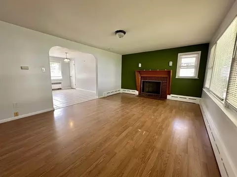 Living - 137 Carroll St, Springfield, MA 01108 photo 2 of 3