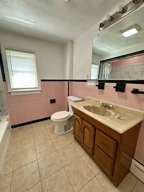 Bath - 137 Carroll St, Springfield, MA 01108 photo 1 of 3