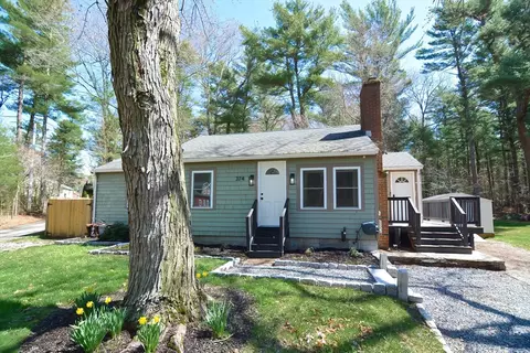 374 S Precinct St, Taunton, MA 02718