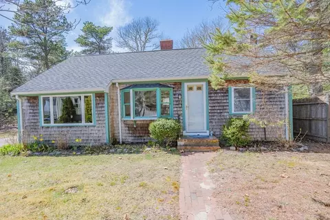 25 Charlotte Ave, Cotuit, MA 02635 photo 3