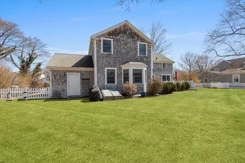 Exterior - 26 Aberdeen Rd, Hingham, MA 02043 photo 3 of 8