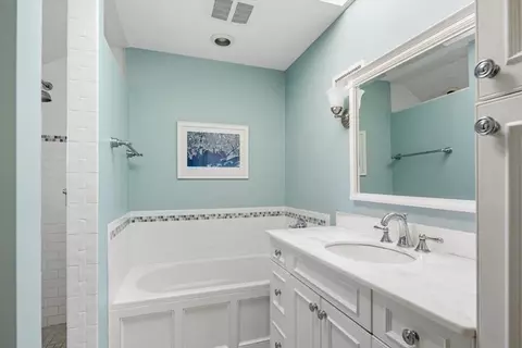 Bath - 26 Aberdeen Rd, Hingham, MA 02043 photo 3 of 4