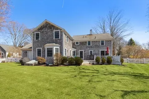Exterior - 26 Aberdeen Rd, Hingham, MA 02043 photo 4 of 8