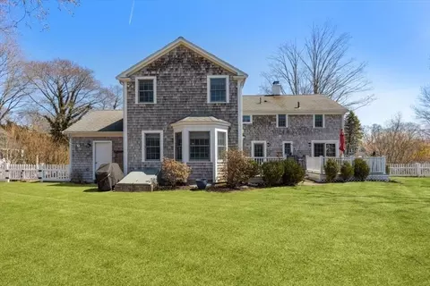 Exterior - 26 Aberdeen Rd, Hingham, MA 02043 photo 2 of 8