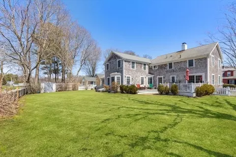 Exterior - 26 Aberdeen Rd, Hingham, MA 02043 photo 5 of 8