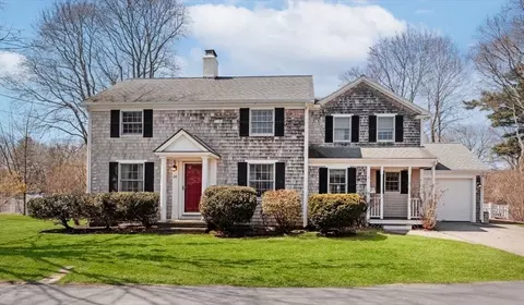 26 Aberdeen Rd, Hingham, MA 02043