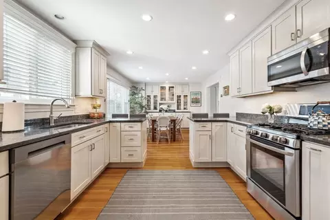 36 Marion Rd, Marblehead, MA 01945 photo 9
