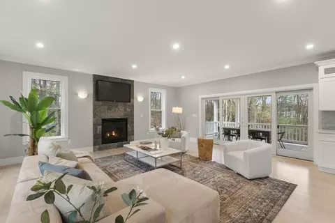 114 Forest St, Reading, MA 01867 photo 12