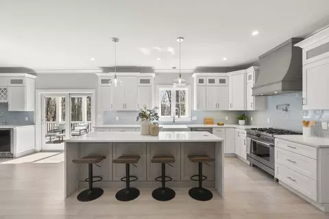 114 Forest St, Reading, MA 01867 photo 3