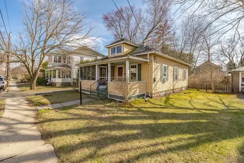 27 Fairview Ave, Northampton, MA 01060