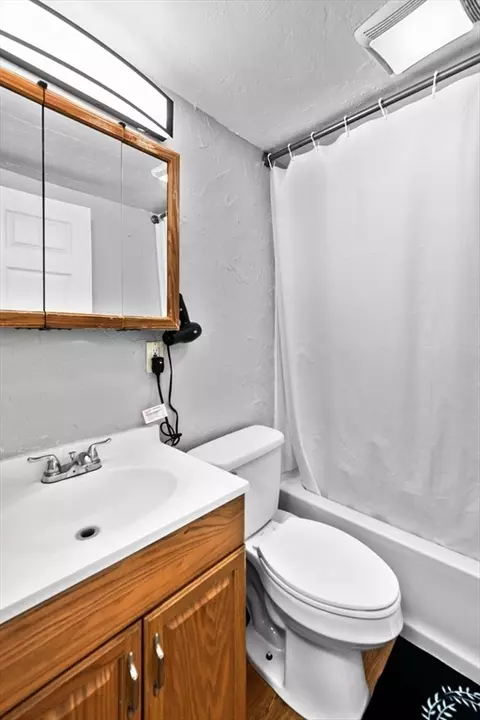 Bath - 11 Gibbs St #C40, Worcester, MA 01607 photo 1 of 2