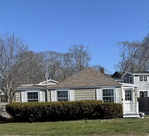 52 Raymond St, Manchester, MA 01944