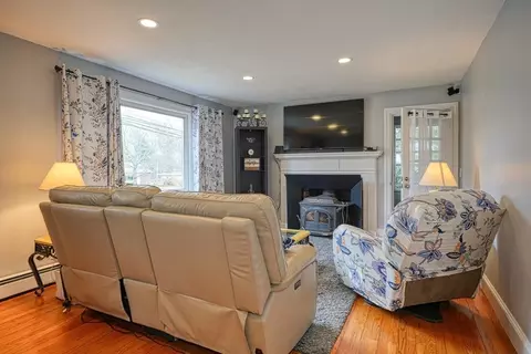 Living - 43 Cape Rd, Mendon, MA 01756 photo 3 of 3