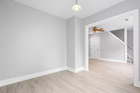 Living - 572 William St, Fall River, MA 02721 photo 5 of 6