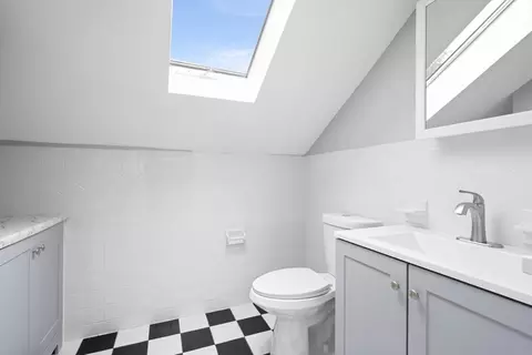 Bath - 572 William St, Fall River, MA 02721 photo 2 of 3