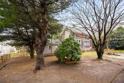 Exterior - 572 William St, Fall River, MA 02721 photo 4 of 10