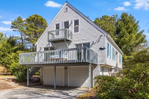 44 Seabrook Dr, Falmouth, MA 02536