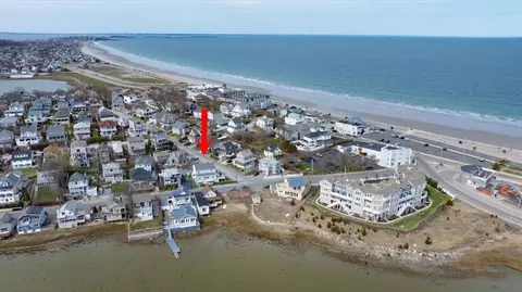 22 Bay St, Hull, MA 02045