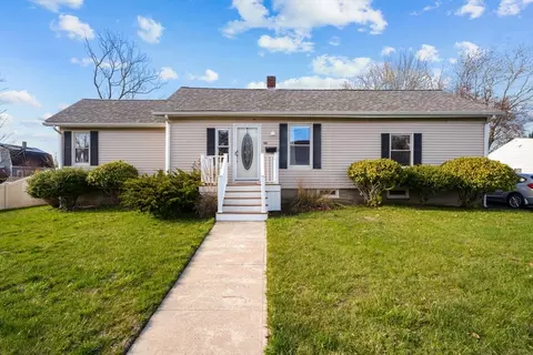 44 Daniel St, Fairhaven, MA 02719