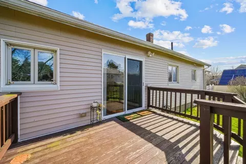 Exterior - 44 Daniel St, Fairhaven, MA 02719 photo 4 of 7