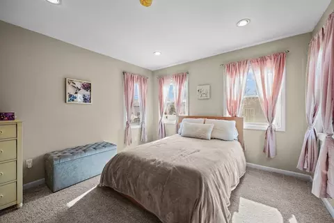 Bedroom - 44 Daniel St, Fairhaven, MA 02719 photo 2 of 4