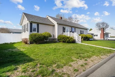 Exterior - 44 Daniel St, Fairhaven, MA 02719 photo 2 of 7